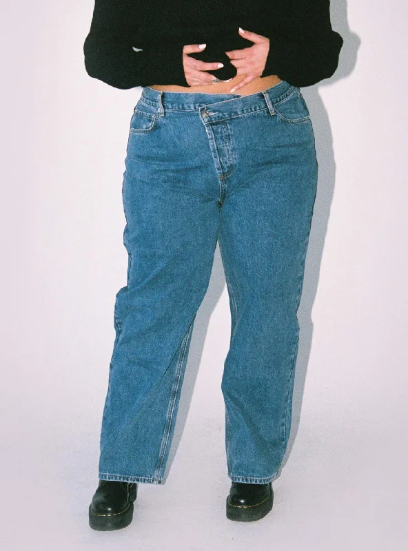 Break Fashion Norms Holly Asymmetric Straight Leg Jean Denim Curve