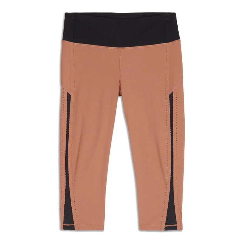 Travel Essentials Smooth Stride Crop - Resale